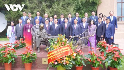 Chủ tịch nước Lương Cường gặp gỡ cộng đồng người Việt Nam tại Trung Quốc - ảnh 5