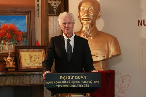 Đạo diễn phim người Thụy Điển Bo Öhlén được trao  Kỷ niệm chương Vì sự nghiệp Văn hóa, Thể thao và Du lịch - ảnh 1