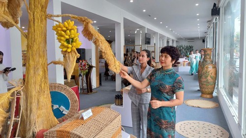 Hà Nội trưng bày, quảng bá các sản phẩm thủ công mỹ nghệ, OCOP  - ảnh 1