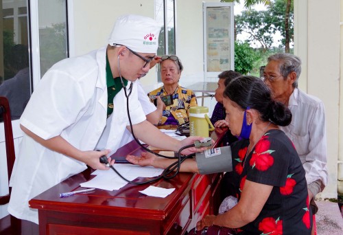 Chăm lo cho đồng bào Khmer nhân dịp lễ Sene Dolta - ảnh 1