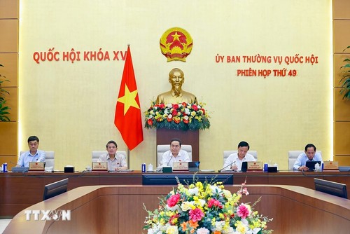 Phiên họp thứ 49 Ủy ban Thường vụ Quốc hội: Chủ động, linh hoạt, dám nghĩ, dám làm để thực hiện thắng lợi nhiệm vụ đề ra - ảnh 1