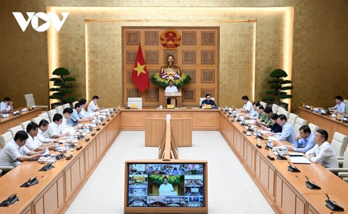 Ưu tiên tìm người mất tích, chữa trị cho người bị thương, khôi phục lại sản xuất - ảnh 1