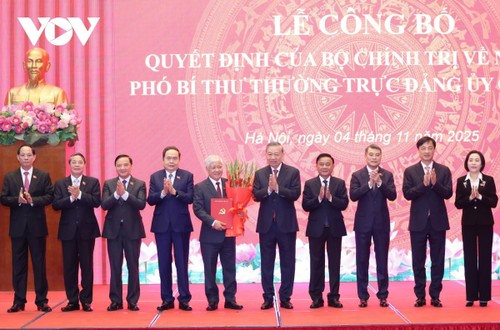 Tổng Bí thư Tô Lâm trao quyết định Phó bí thư Đảng ủy Quốc hội cho ông Đỗ Văn Chiến - ảnh 2