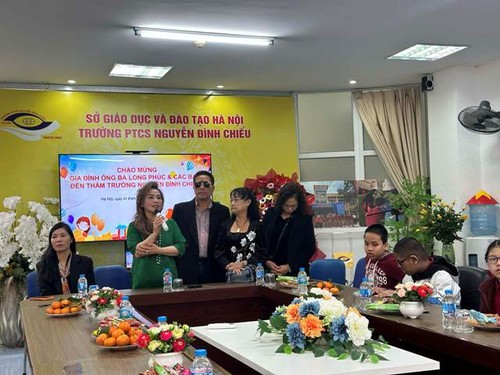 Kiều bào Australia trao quà cho  các em nhỏ có hoàn cảnh đặc biệt - ảnh 2