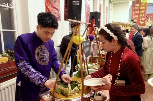 Người Việt trẻ ở nước ngoài tự hào giới thiệu văn hóa Việt Nam	 - ảnh 4