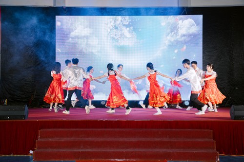 Кафедра русского языка средней спецшколы им. Нгуен Чай: 40 лет популяризации русского языка во Вьетнаме  - ảnh 3