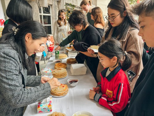 В Ханое отпраздновали веселую широкую Масленицу - ảnh 3