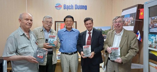 Российские друзья говорят о Вьетнаме по случаю 80-летия Дня Независимости: от героических воспоминаний до уверенности в перспективе развития страны - ảnh 1