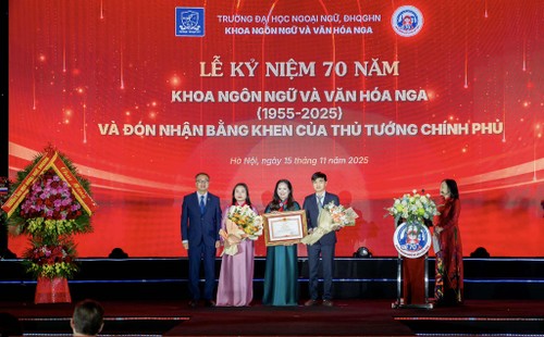 От учебных аудиторий к международному сотрудничеству: 70 лет Факультета русского языка и русской культуры - ảnh 1