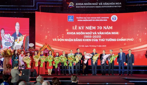 От учебных аудиторий к международному сотрудничеству: 70 лет Факультета русского языка и русской культуры - ảnh 4