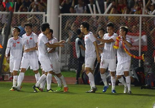 Toàn cảnh U22 Việt Nam đè bẹp U22 Indonesia để vô địch SEA Games 30 - ảnh 13