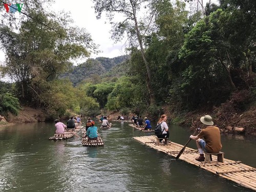 Khách Tây thích thú tận hưởng vẻ đẹp thanh bình của Mai Châu - ảnh 7