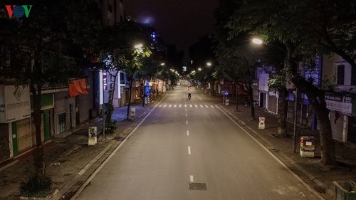 Ngắm Hà Nội buổi tối từ trên cao trong thời gian cách ly xã hội - ảnh 6