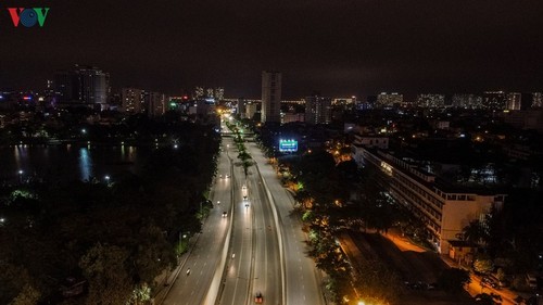 Ngắm Hà Nội buổi tối từ trên cao trong thời gian cách ly xã hội - ảnh 3