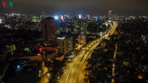 Ngắm Hà Nội buổi tối từ trên cao trong thời gian cách ly xã hội - ảnh 8
