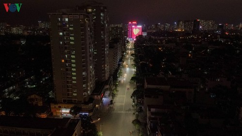 Ngắm Hà Nội buổi tối từ trên cao trong thời gian cách ly xã hội - ảnh 10