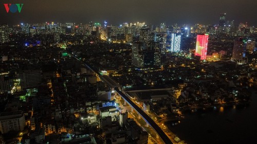 Ngắm Hà Nội buổi tối từ trên cao trong thời gian cách ly xã hội - ảnh 11