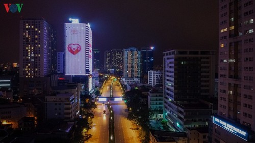 Ngắm Hà Nội buổi tối từ trên cao trong thời gian cách ly xã hội - ảnh 12