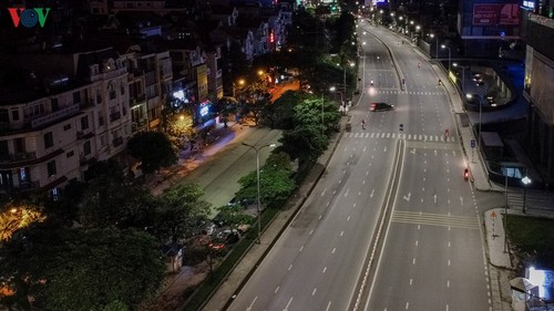 Ngắm Hà Nội buổi tối từ trên cao trong thời gian cách ly xã hội - ảnh 4