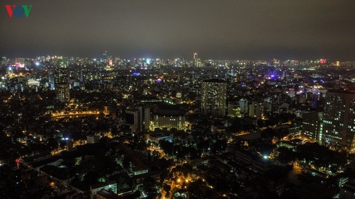 Ngắm Hà Nội buổi tối từ trên cao trong thời gian cách ly xã hội - ảnh 2