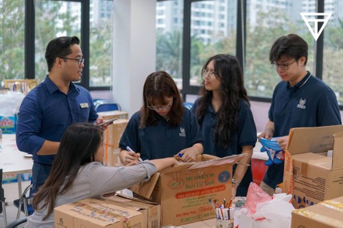 Thầy trò trường trung học Vinschool Times City trao quà từ thiện cho người dân huyện Hạ Hòa, tỉnh Phú Thọ  - ảnh 3