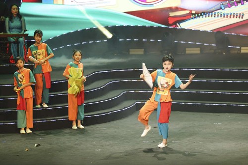 Khi tiếng ca trẻ thơ ngân vang với Đảng vẹn toàn niềm tin yêu - ảnh 2