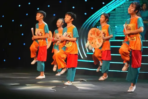 Khi tiếng ca trẻ thơ ngân vang với Đảng vẹn toàn niềm tin yêu - ảnh 6