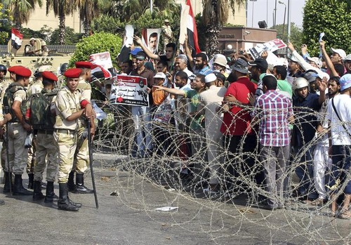 Detractores y seguidores de Mursi calientan ambiente en Egipto - ảnh 2