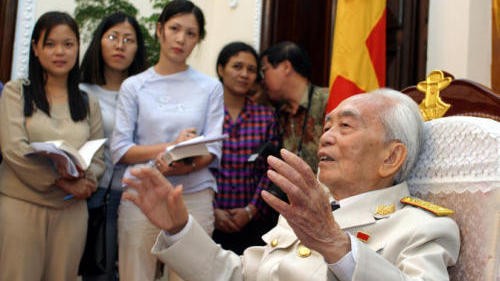 Figura de Vo Nguyen Giap, vista por fotógrafos extranjeros  - ảnh 10