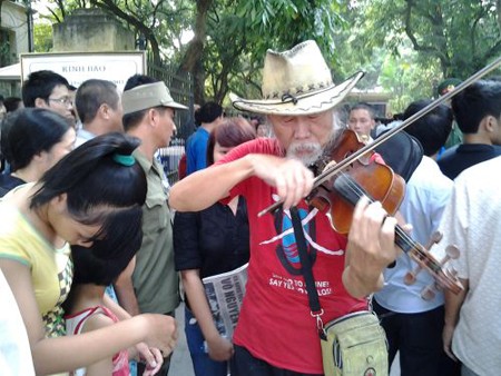 Estratos sociales rinden homenaje póstumo al general Vo Nguyen Giap - ảnh 3