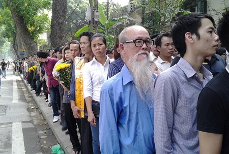 Estratos sociales rinden homenaje póstumo al general Vo Nguyen Giap - ảnh 1