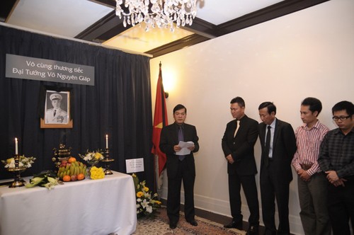 Connacionales en el exterior homenajean al General Giap - ảnh 3