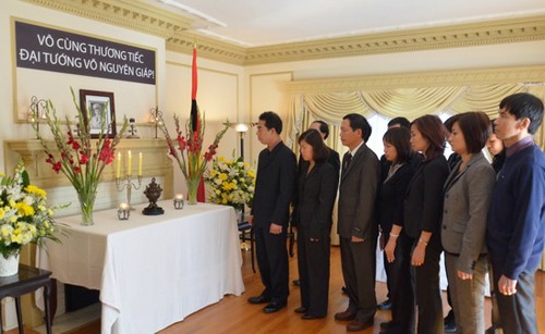 Connacionales en el exterior homenajean al General Giap - ảnh 2