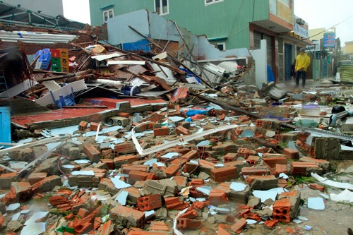 Tormenta Nari azota zonas costeras centrales de Vietnam - ảnh 1