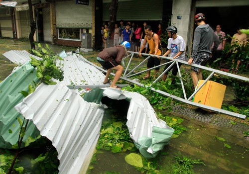 Tormenta Nari azota zonas costeras centrales de Vietnam - ảnh 5