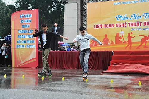 Festival callejero de Hanoi, un festejo de jóvenes artistas y aficionados capitalinos - ảnh 2