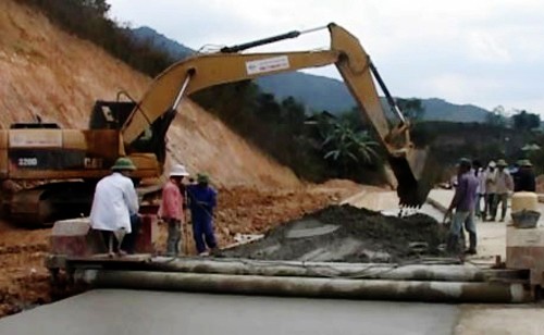 Provincia de Dien Bien ensaya circulación de vehículos por cinturón Pom Lot – Huoi Puoc - ảnh 1