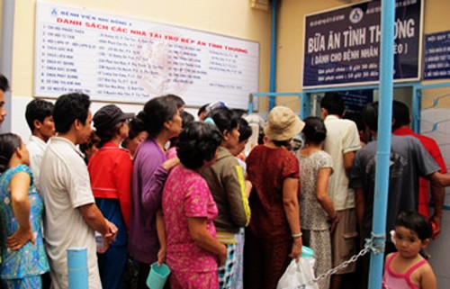 Hombre destacado en el trabajo de caridad - ảnh 1