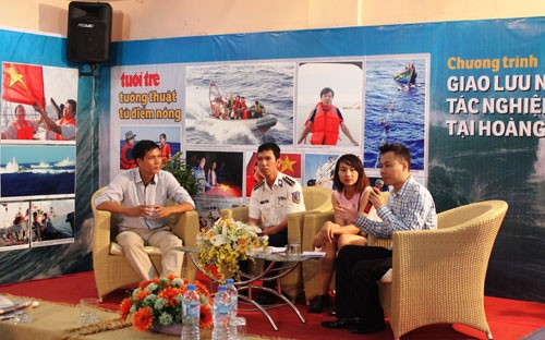 Exposición fotográfica sobre defensa de soberanía de Mar Oriental - ảnh 1