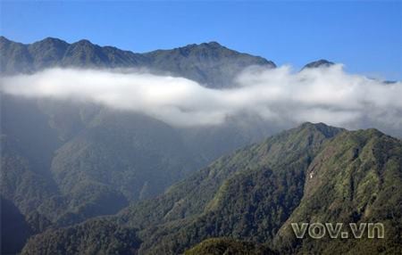 Hoang Lien Son - la cordillera famosa de la provincia Lao Cai - ảnh 1