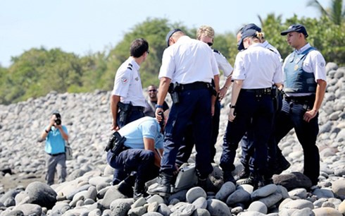 Expertos de Malasia en examinación de avión Boeing en Francia - ảnh 1