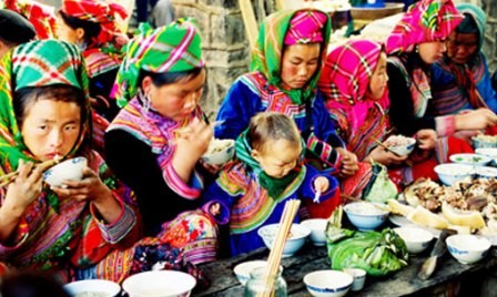 Bulliciosos mercados tradicionales en Ha Giang - ảnh 2