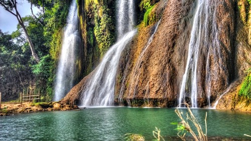 Belleza salvaje de cascada Dai Yem en Moc Chau - ảnh 1