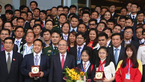 Elogian a jóvenes talentosos de Vietnam - ảnh 1