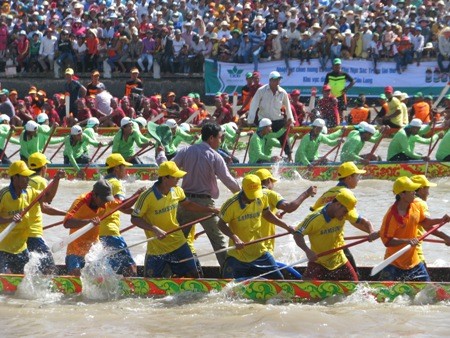 Original regata de los jemeres en la provincia vietnamita de Soc Trang - ảnh 2