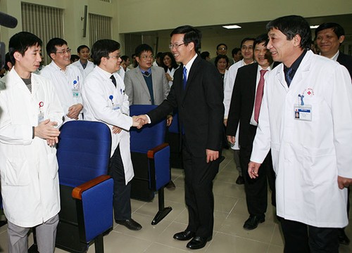 Numerosas actividades en saludo al Día del Médico de Vietnam - ảnh 1