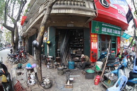 Un artesano del casco histórico de Hanoi - ảnh 1