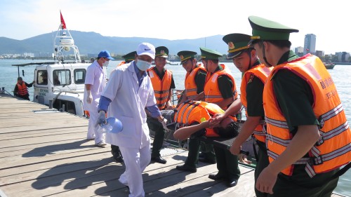 Vietnam y Estados Unidos sostienen ensayo de rescate en respuesta a desastres naturales - ảnh 1