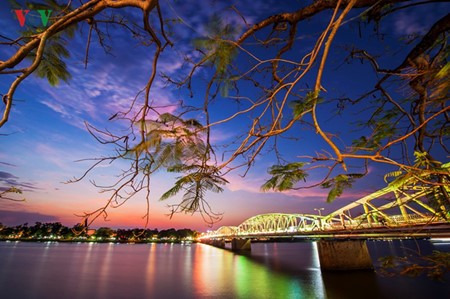 Belleza excepcional de la antigua capital Hue por la noche - ảnh 3