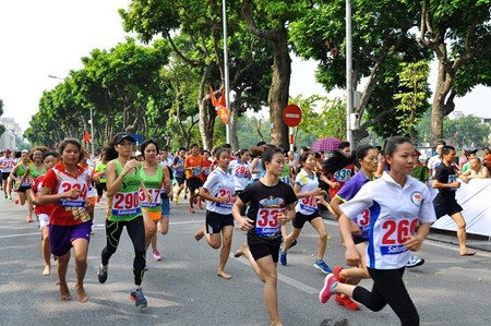 Carrera en Hanoi Por la Paz para saludar 62 años de su liberación - ảnh 1